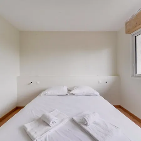 With Balcony St Genes And Parking *