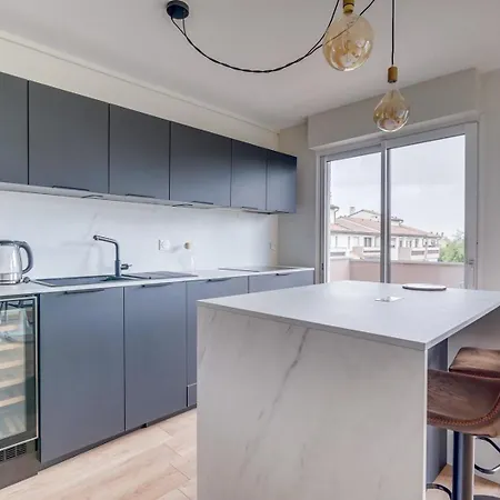 With Balcony St Genes And Parking *