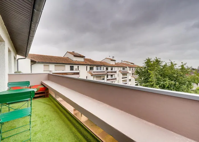 With Balcony St Genes And Parking * Bordéus