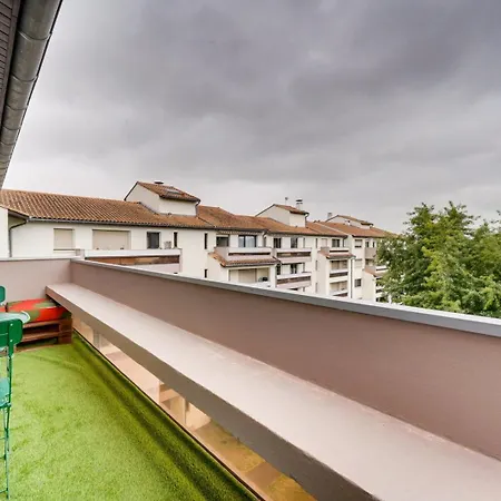 With Balcony St Genes And Parking * Bordéus