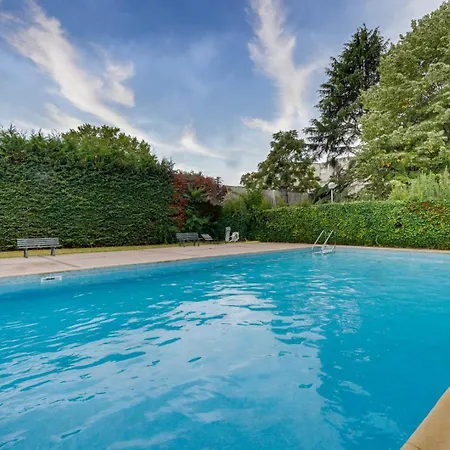 With Balcony St Genes And Parking Apartamento