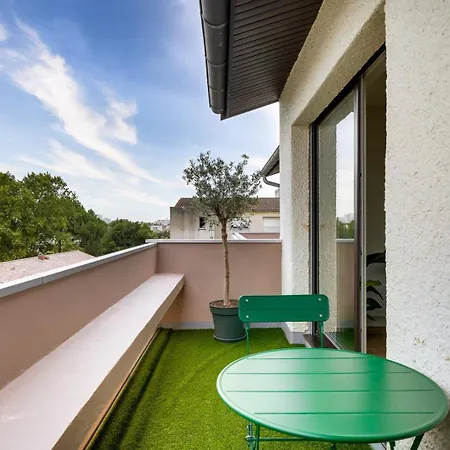 With Balcony St Genes And Parking *